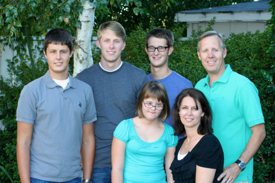 Roseville chiropractor scott OWENS and family